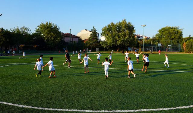 Eskişehir’de çocuklar sporla hem eğleniyor hem öğreniyor