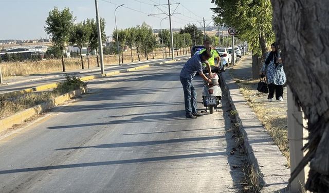 Eskişehir'de motosiklet sürücüsü tramvay durağına daldı