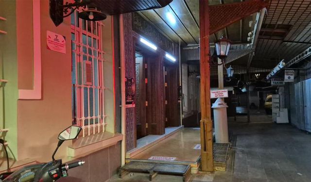 Eskişehir'de namaz kılmak için girdiği camide eşyaları çalındı