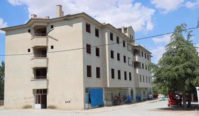 Eskişehir’de terk edilmiş bina alarm veriyor!