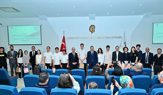 Eskişehir’in başarılı öğrencileri Valilikte ağırlandı: İşte o gurur tablosu