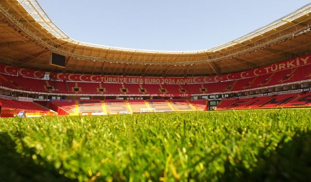 Eskişehirspor'un stadyumunda zemin krizi baş gösterdi