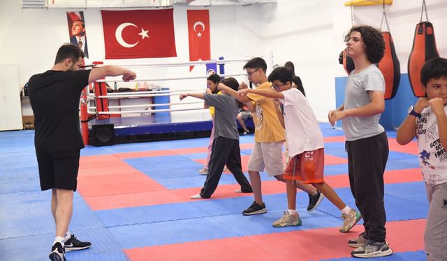 GSB Spor Okulları'nda boks antrenmanları devam ediyor