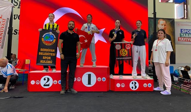 Karatecilerden madalya yağmuru