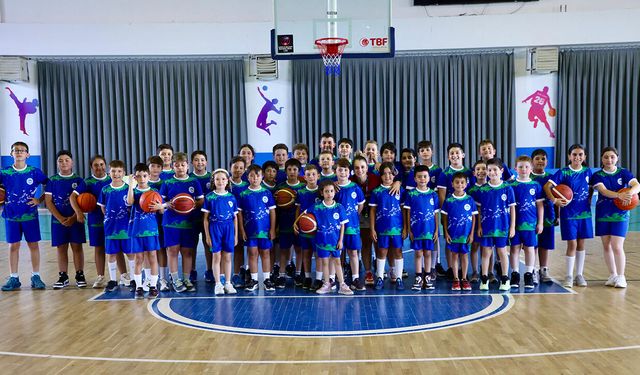 Odunpazarı’nda çocuklar hem eğleniyor hem basketbol öğreniyor
