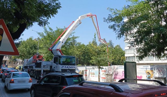 Şair Fuzuli’de trafik kilitlendi