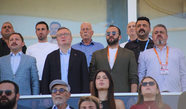 Başkan takımın yanında