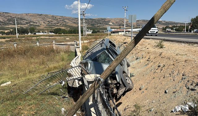 Eskişehir’de araç virajda kontrolden çıktı: Bir yaralının durumu ağır