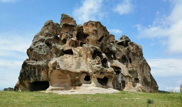 Eskişehir’de binlerce yıllık tarihe büyük saygısızlık: Midas Kenti’nde tepki çeken izler