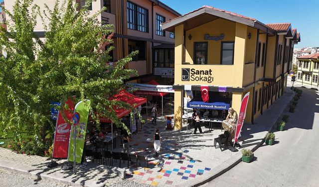 Eskişehir'de sanat rüzgarı! 'Fırçanın Sırdaki İzi Sempozyumu' başladı