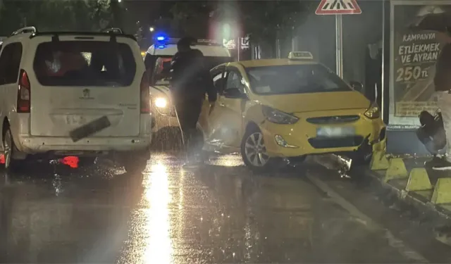 Eskişehir’de taksi ile panelvan çarpıştı: 3 yaralı