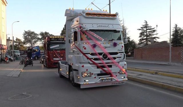 Yeğenine düğün sürprizi hazırladı: Eskişehir'de 7 tırlık konvoy şaşırttı