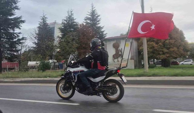 Eskişehir Türk bayraklarıyla çevre yolu turu