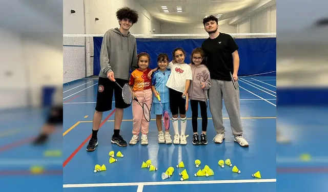 Badmintonla hayata tutunuyorlar!