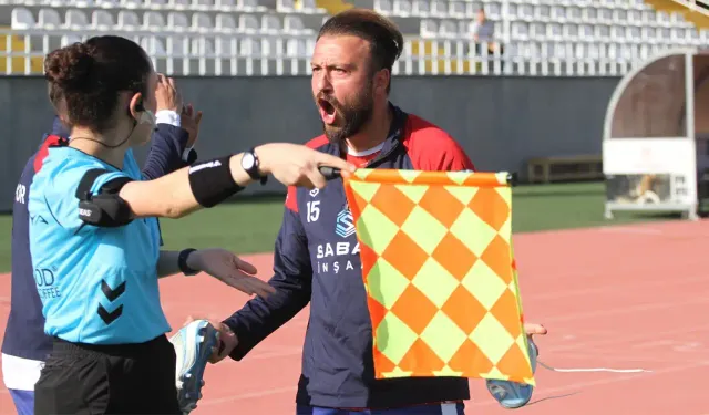 Eskişehir Demirspor’a üç kırmızı kart!