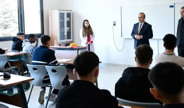 Eskişehir İl Milli Eğitim Müdürü liselilerle bir araya geldi