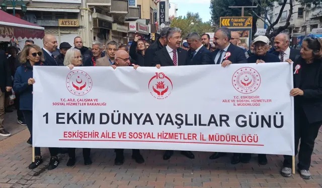 Eskişehir’de 1 Ekim Dünya Yaşlılar Günü’nde coşkulu yürüyüş