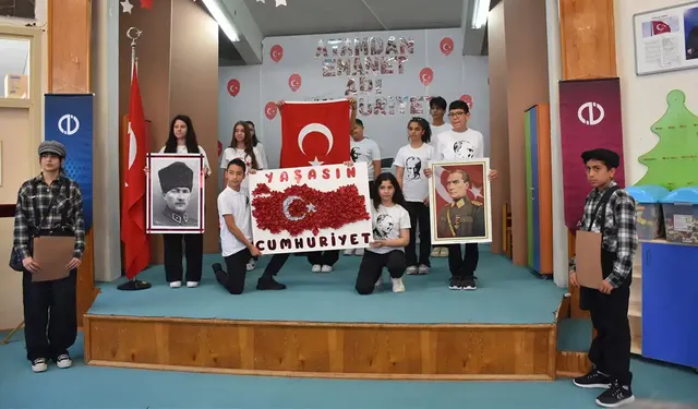 Eskişehir’de Cumhuriyet coşkusu! İÇEM öğrencilerinden özel gösteri