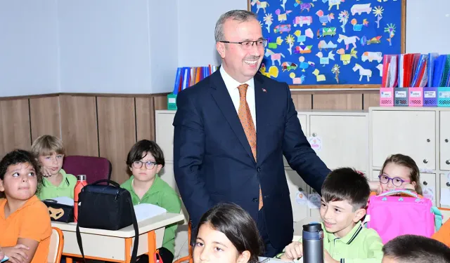 Eskişehir’de eğitim mesaisi: Sinan Aydın öğrenciler ve öğretmenlerle buluştu