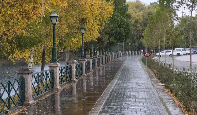 Eskişehir'de sağanak yağış etkisini gösterdi