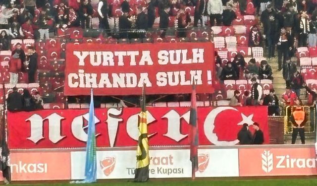 Eskişehirspor'un stadyumu kırmızı beyaza büründü