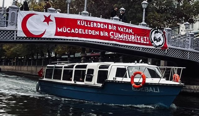 Eskişehirspor taraftarından Adalar'a pankart