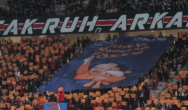 Eskişehirspor tribünleri lösemiyle mücadele için tek yürek oldu