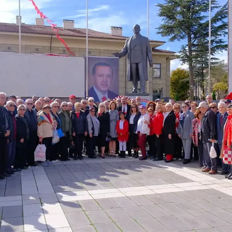 Eskişehir’de STK’lar Atatürk Anıtı önünde bir araya geldi