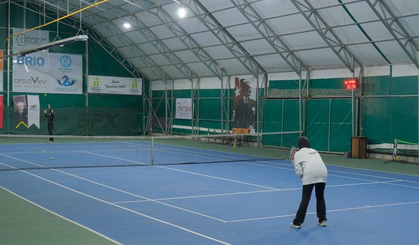 Eskişehir'de tenis karşılaşmaları heyecan dolu anlara sahne oldu