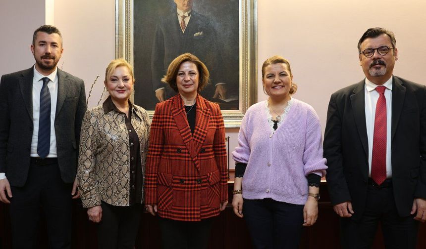 İzmit Belediye Başkanı Fatma Kaplan Hürriyet Ayşe Ünlüce’yi ziyaret etti