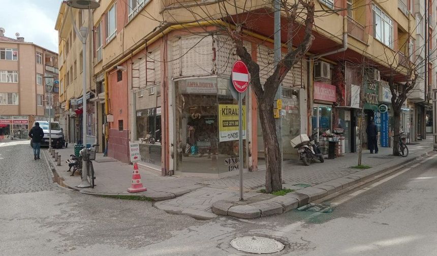 Fethi Özkara: “Kiralar belimizi büküyor”