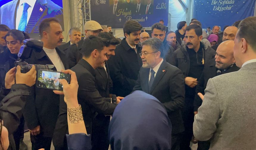Bakan Yumaklı'dan Eskişehir'de 'Kabe'de Hacılar' performansı