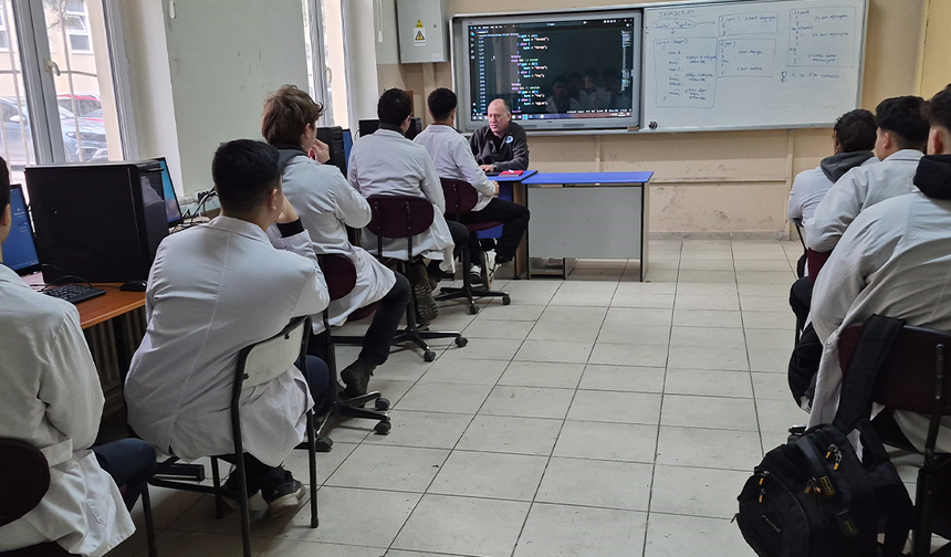 Bilişim bölümü mezunlarının yüzde 70’i iş buluyor