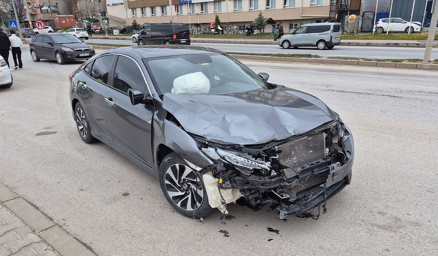 Eskişehir'de hatalı dönüş az daha can alıyordu!