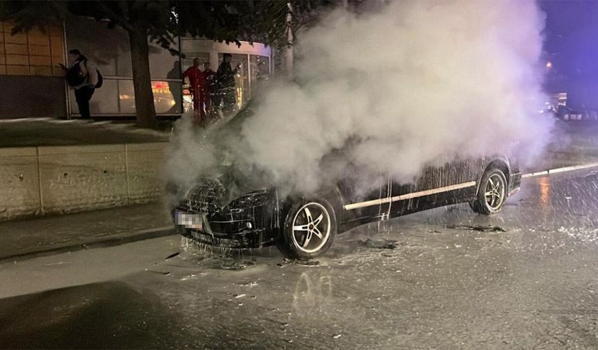 Eskişehir'de korku dolu anlar: Minibüs aniden alev aldı