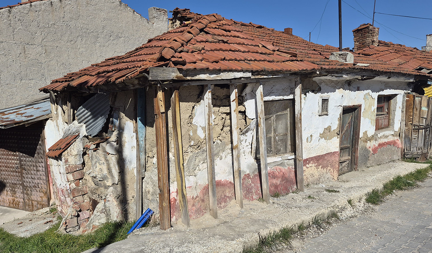 Eskişehir'de metruk evler vatandaşları tedirgin ediyor