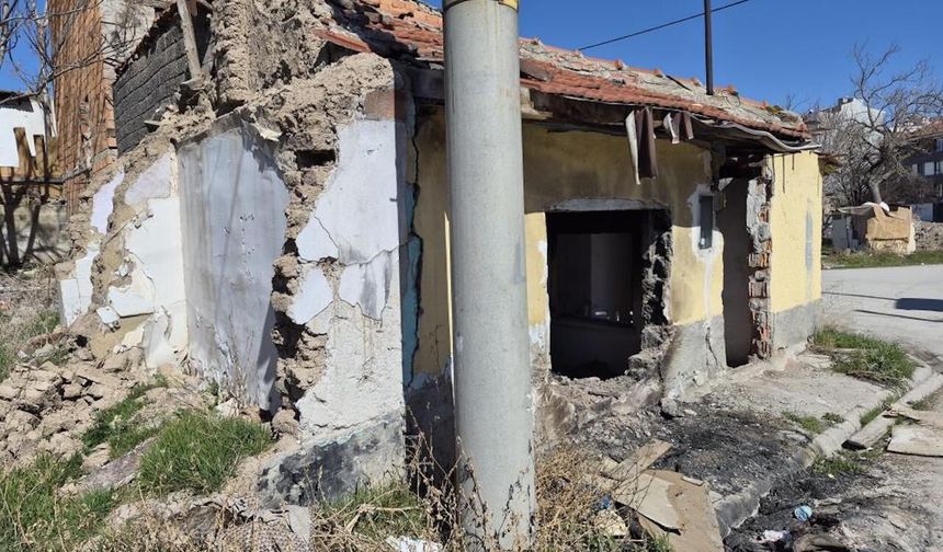 Eskişehir'de o mahalle tehlike saçıyor