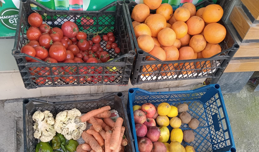 Eskişehir'de acı tablo: Vatandaş çürük sebze meyve alıyor