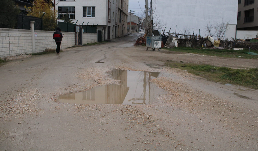 Eskişehir’de yollar köstebek yuvasına döndü