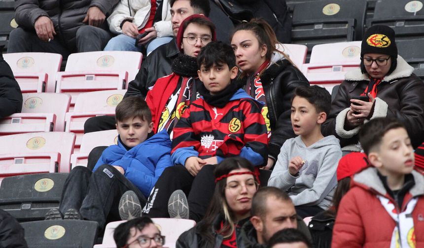 Eskişehirspor yönetimden kadınlara jest