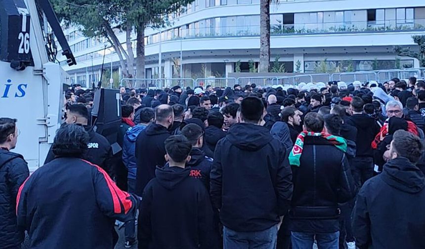 İzmir'de deplasman kabusu: Eskişehirspor taraftarına biber gazlı müdahale