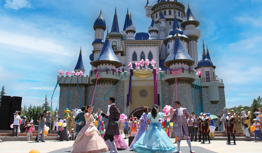 Masal Şatosu 4 milyon 828 bin ziyaretçiye kapılarını açtı