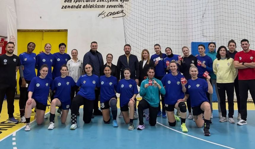 Odunpazarı Kadın Hentbol Takımı’na güçlü destek