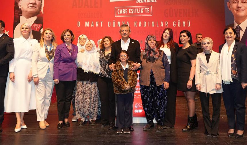 Özgür Özel: Eskişehir kadınların gücüyle örnek bir kent