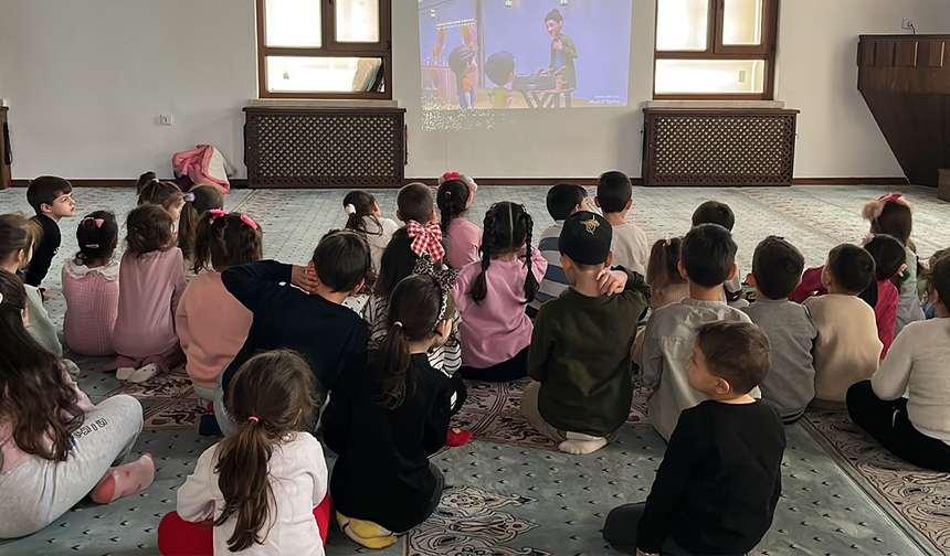 Seyitgazi'de çocuklardan cami ziyareti