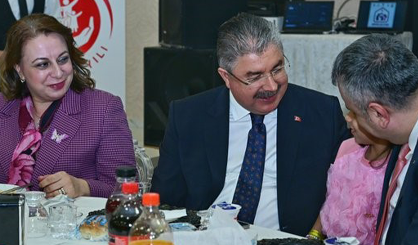 Vali Yılmaz koruyucu ailelerle iftar yaptı