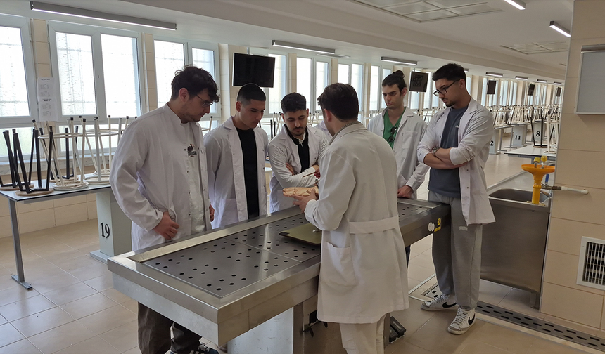 63 yaşındaki doktor vücudunu kadavra olarak bağışladı