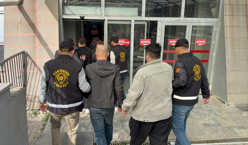 Eskişehir'de bıçaklı kavgaya karışan 10 şüpheliden 5'i tutuklandı