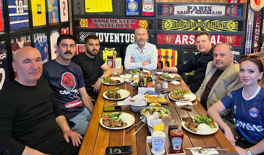 Demirspor birlikte kutladı