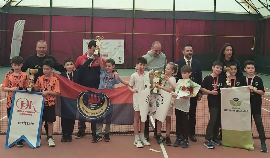 Eskişehir'de minik raketlerin kıyasıya mücadelesi